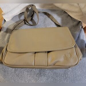 Stylish tan purse with shoulder strap. & Alot Of Pockets